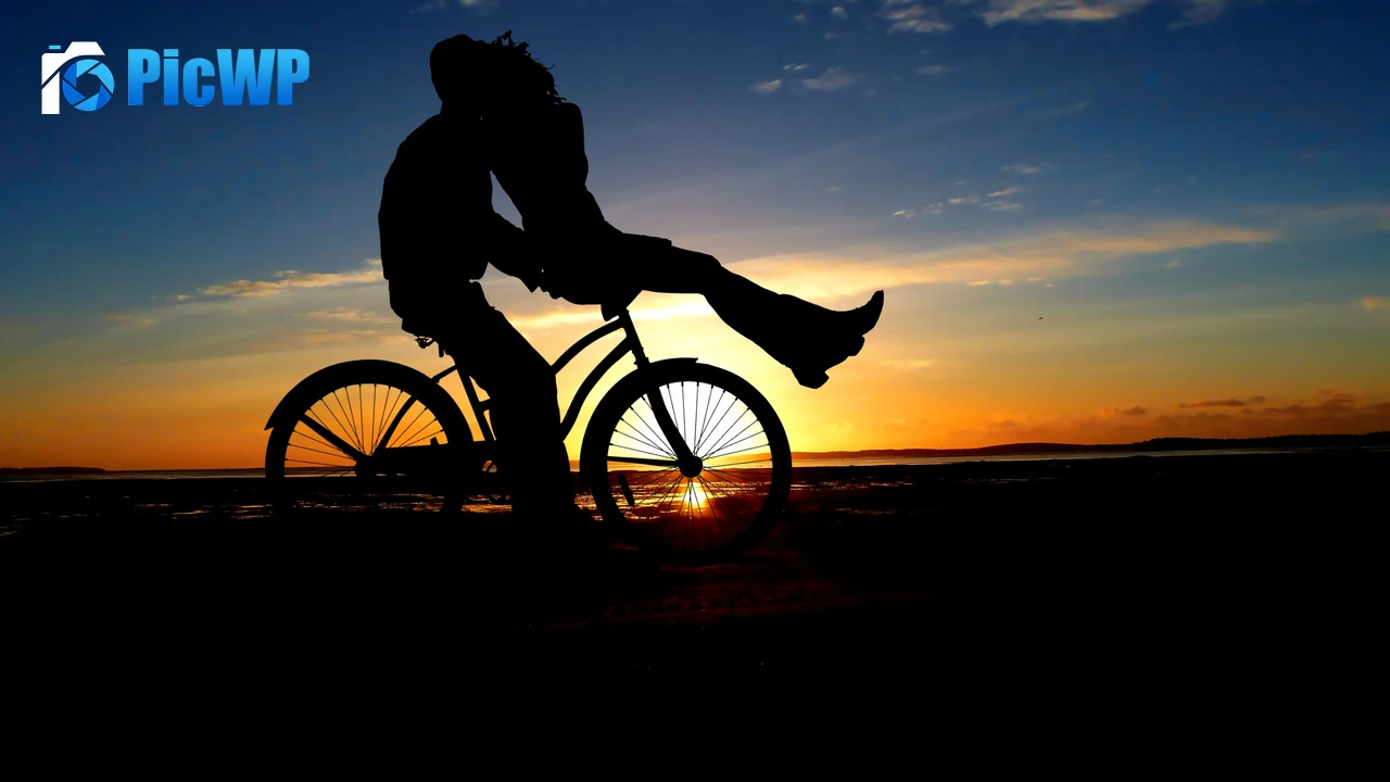 Couple Bicycle 4K PC Wallpaper