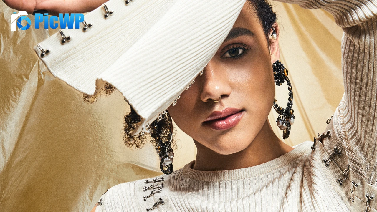 Nathalie Emmanuel ELLE 4K PC Wallpaper