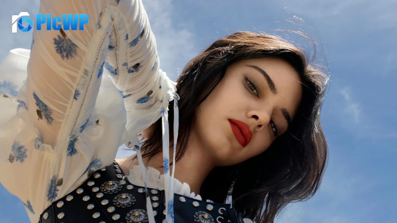 Kendall Jenner Portrait 4K PC Wallpaper