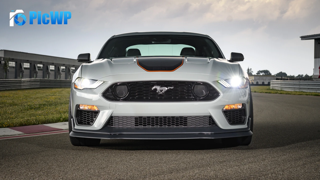 Ford Mustang Mach 1 Race track 4K PC Wallpaper