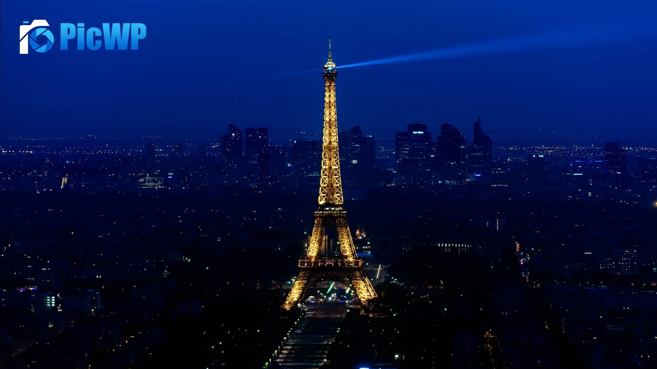 Eiffel Tower 4K PC Wallpaper