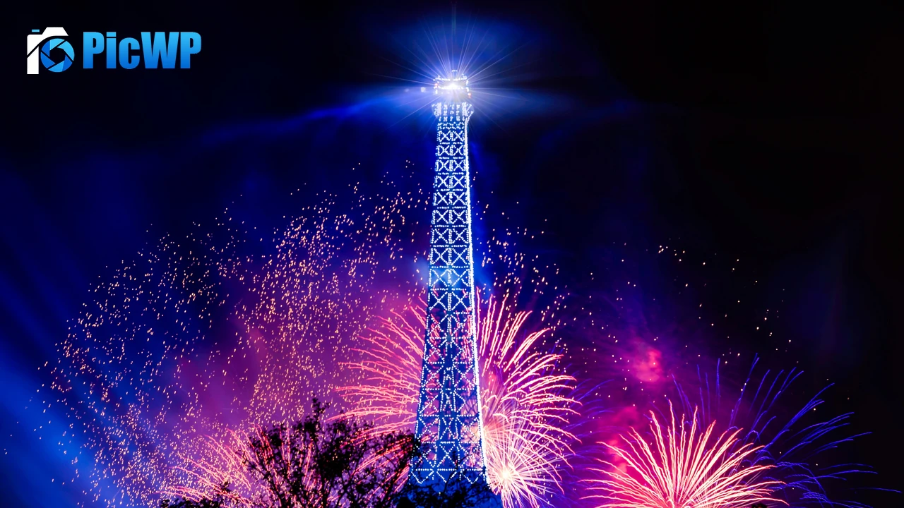 Eiffel Tower Fireworks 4K PC Wallpaper