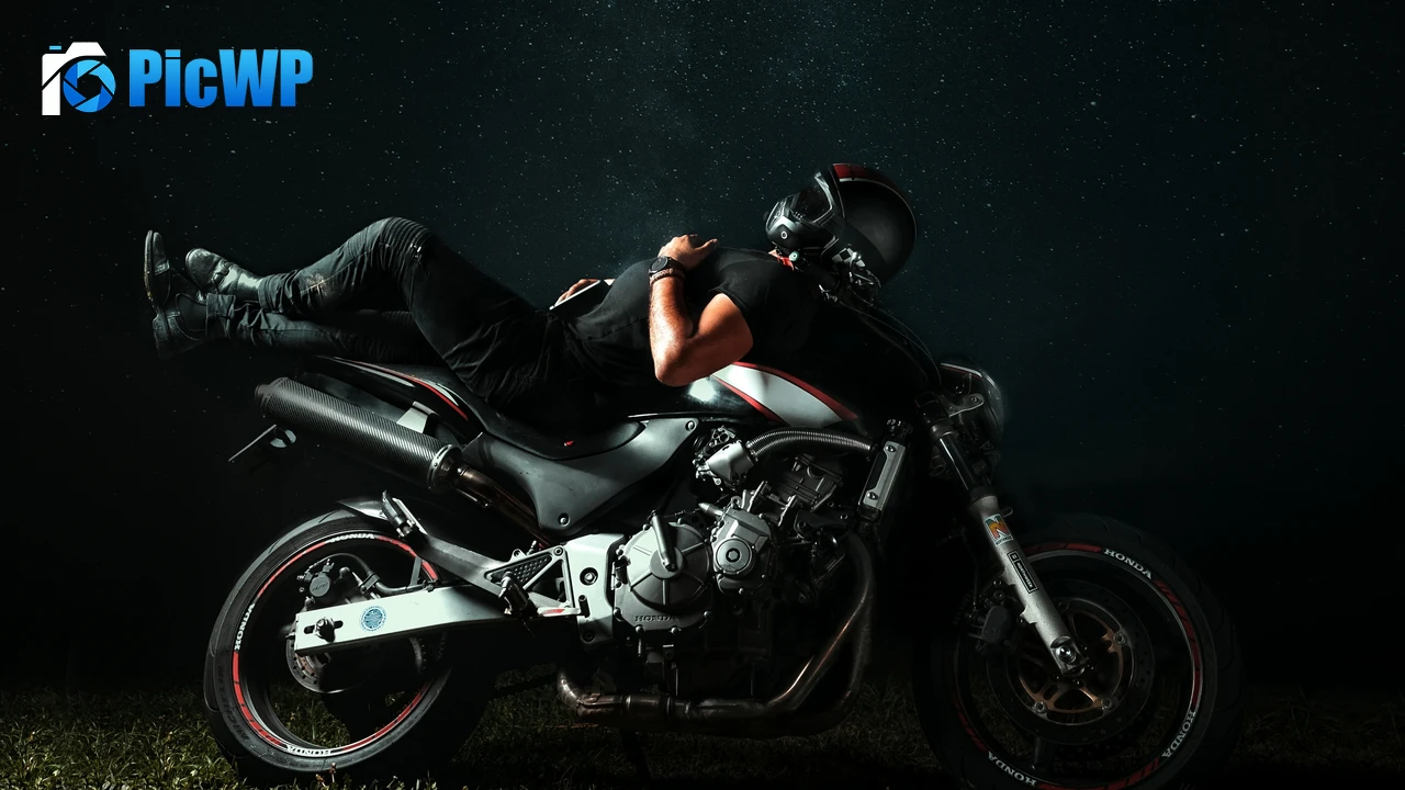 Biker Night 4K PC Wallpaper
