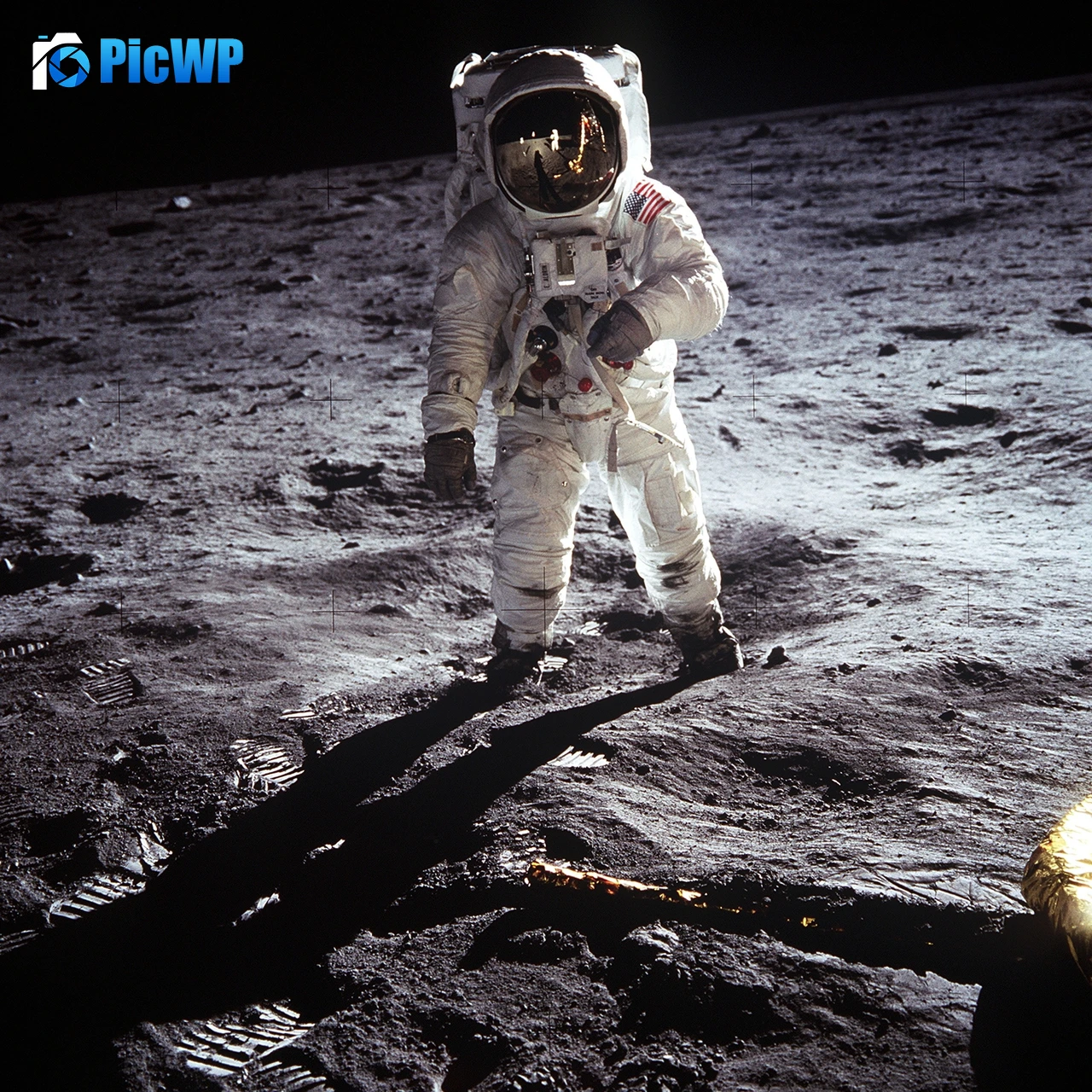 Astronaut NASA 3K Fold Wallpaper