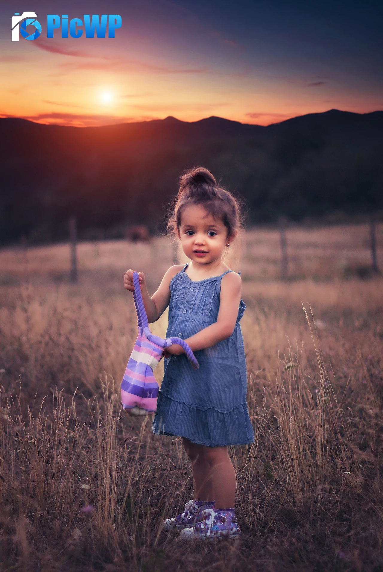Cute Girl Cute kid 5K Mobile Wallpaper
