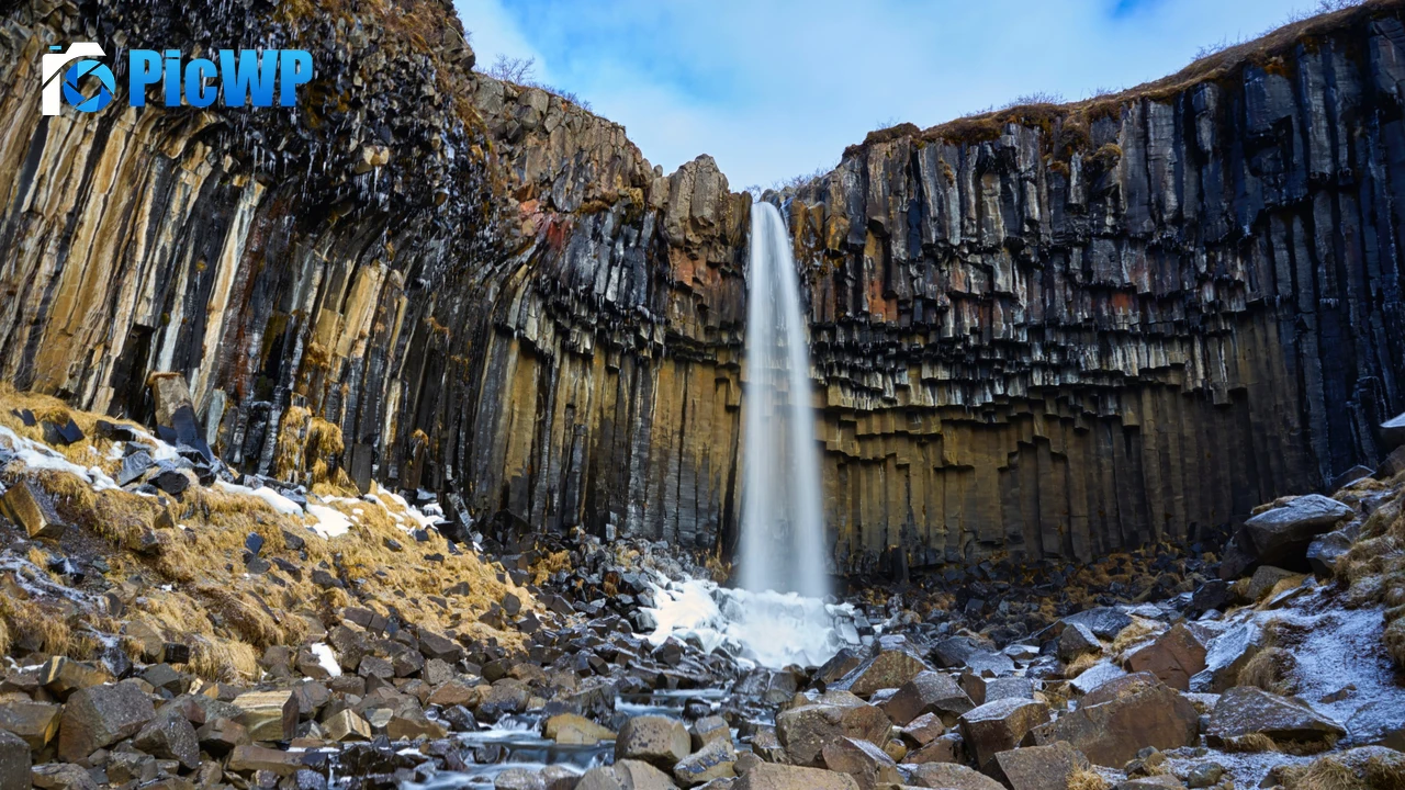 Svartifoss waterfall Vatnajökull National Park 4K PC Wallpaper
