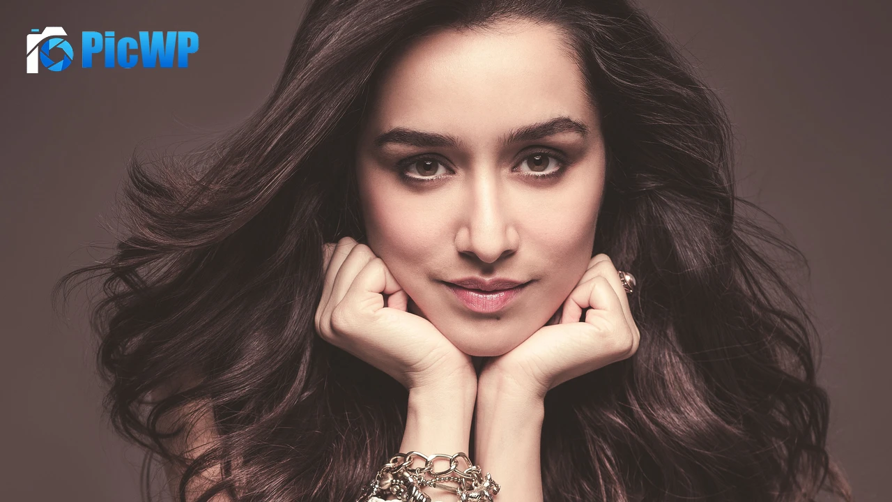 Shraddha Kapoor Portrait 4K PC Wallpaper