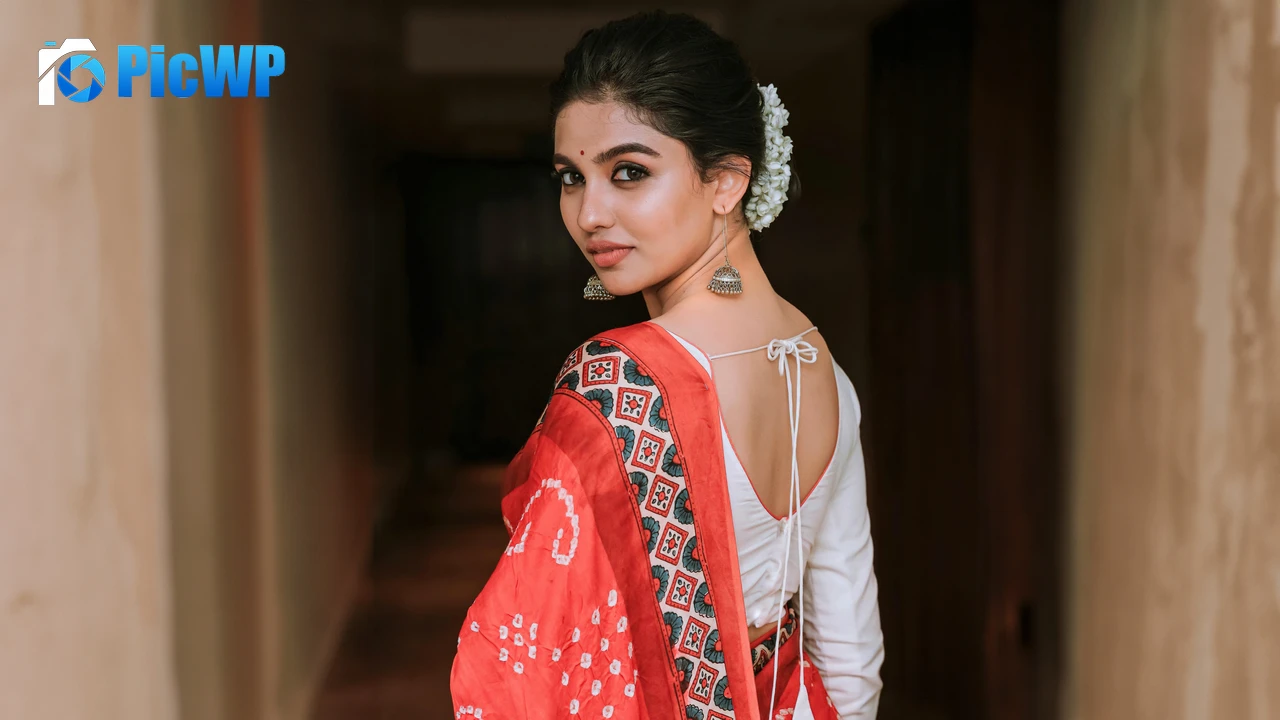 Mamitha Baiju Saree 4K PC Wallpaper