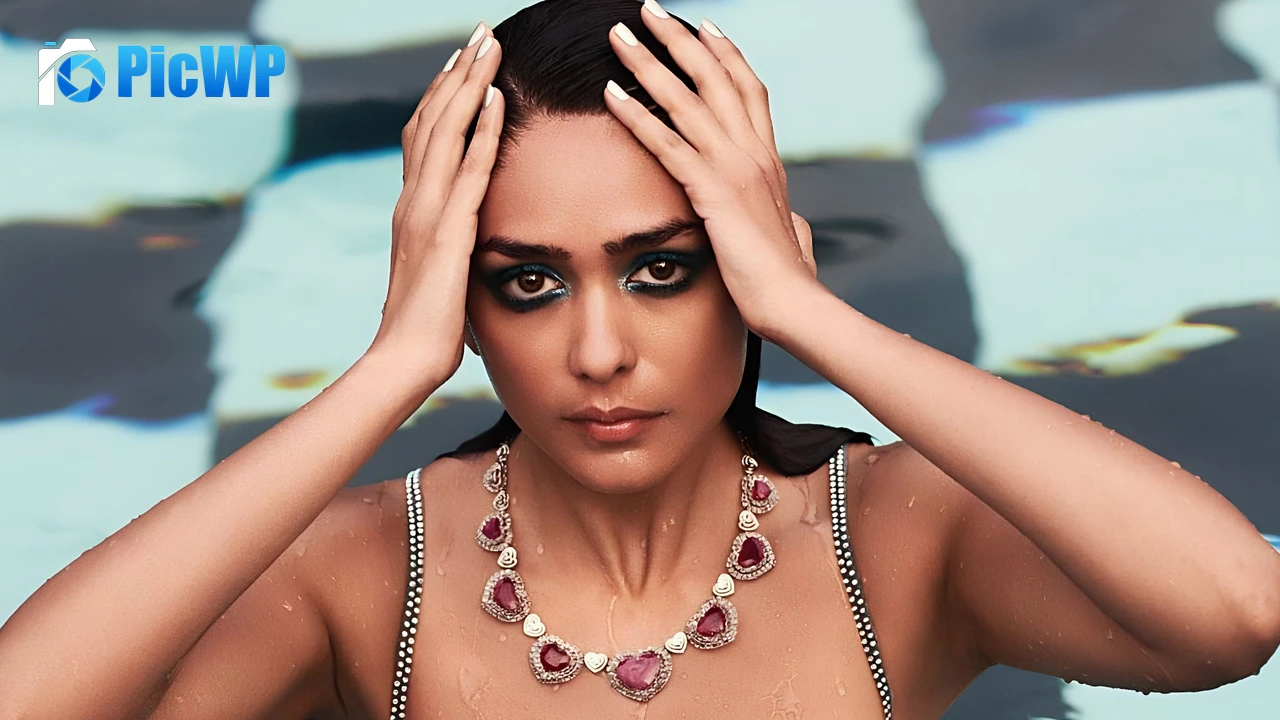 Mrunal Thakur Swimsuit 4K PC Wallpaper