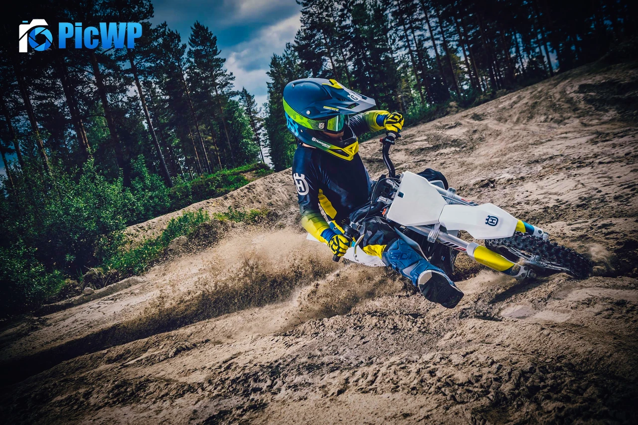 Husqvarna EE 5 Electric bikes 3K PC Wallpaper
