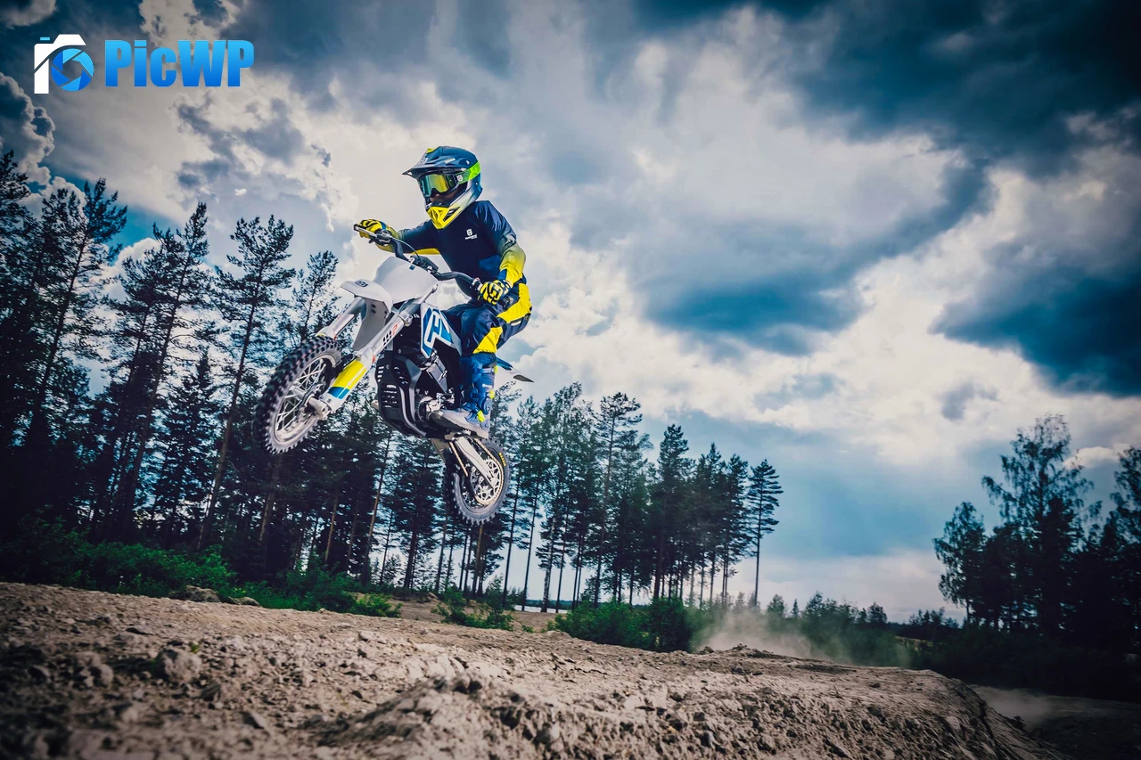 Husqvarna EE 5 Dirt Bikes 3K PC Wallpaper