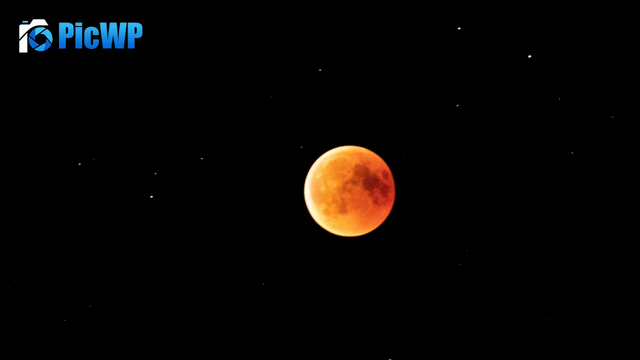 Lunar Eclipse Blood Moon 4K PC Wallpaper