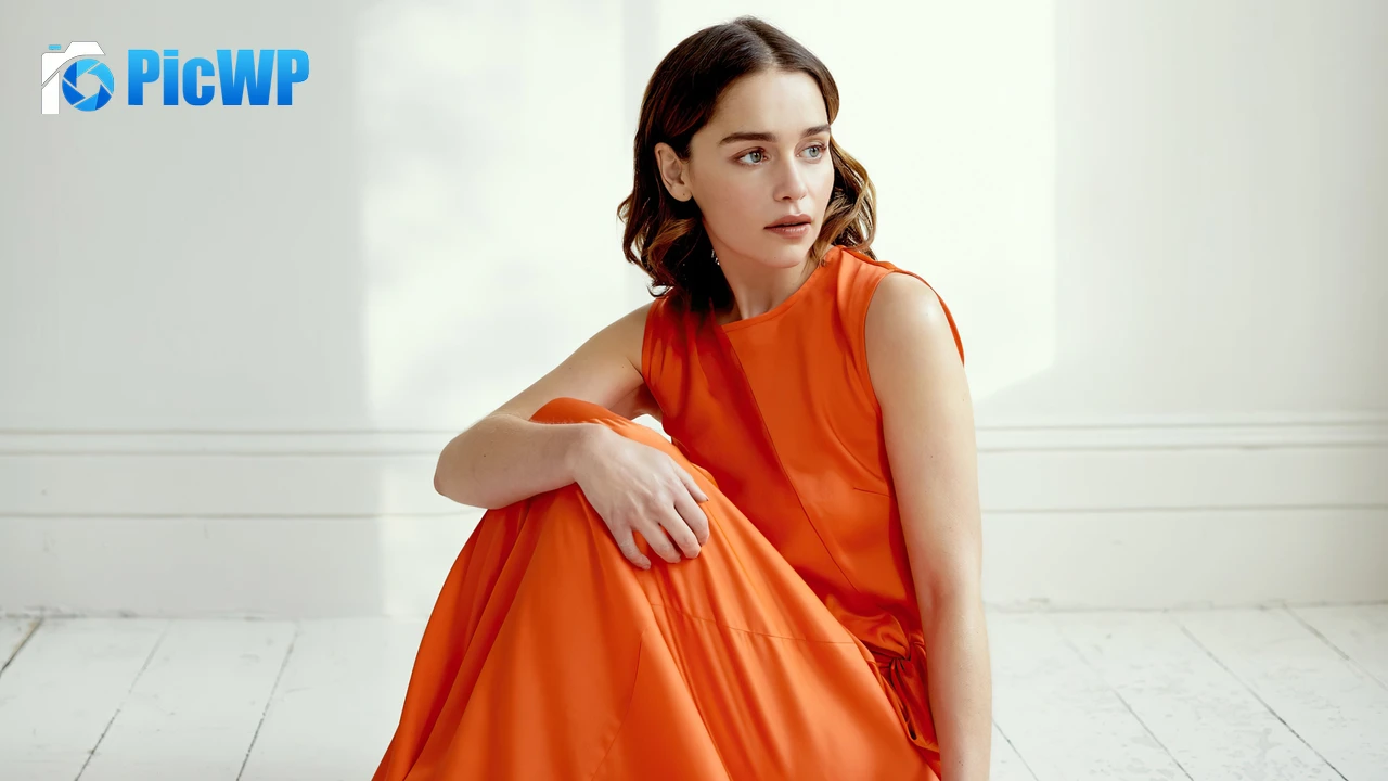 Emilia Clarke Beautiful actress 4K PC Wallpaper