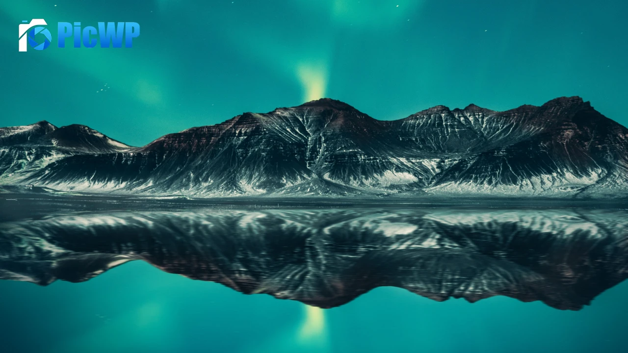 Aurora Borealis Mountains 4K PC Wallpaper