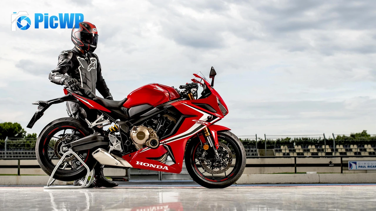 Honda CBR650R Biker 4K PC Wallpaper