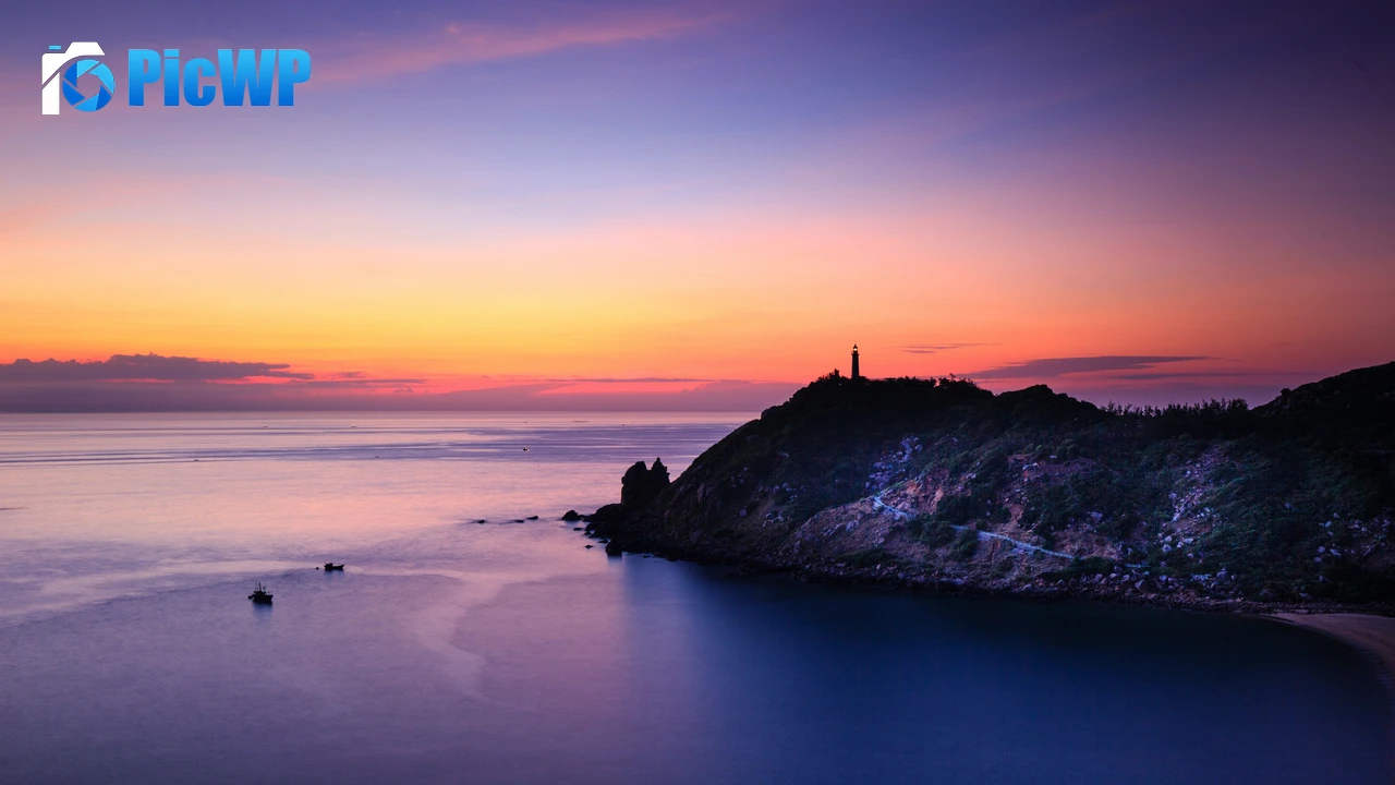 Lighthouse Sunset 4K PC Wallpaper