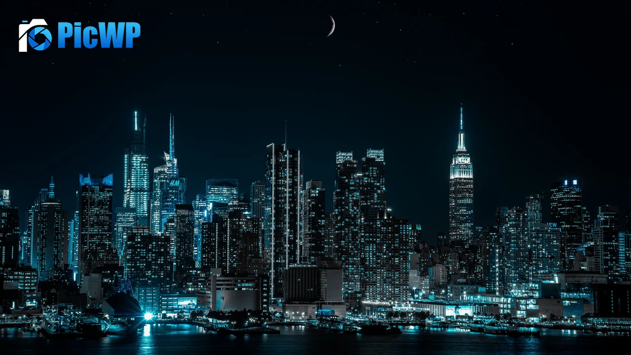 New York City Half moon 4K PC Wallpaper