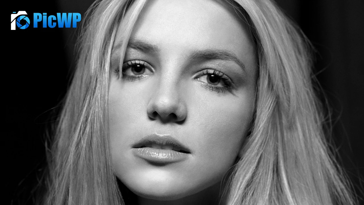 Britney Spears Monochrome 4K PC Wallpaper