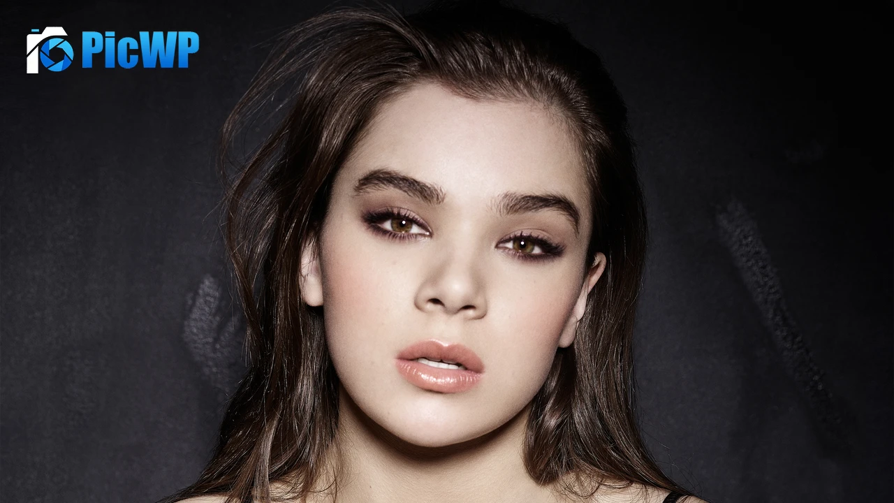 Hailee Steinfeld Portrait 4K PC Wallpaper