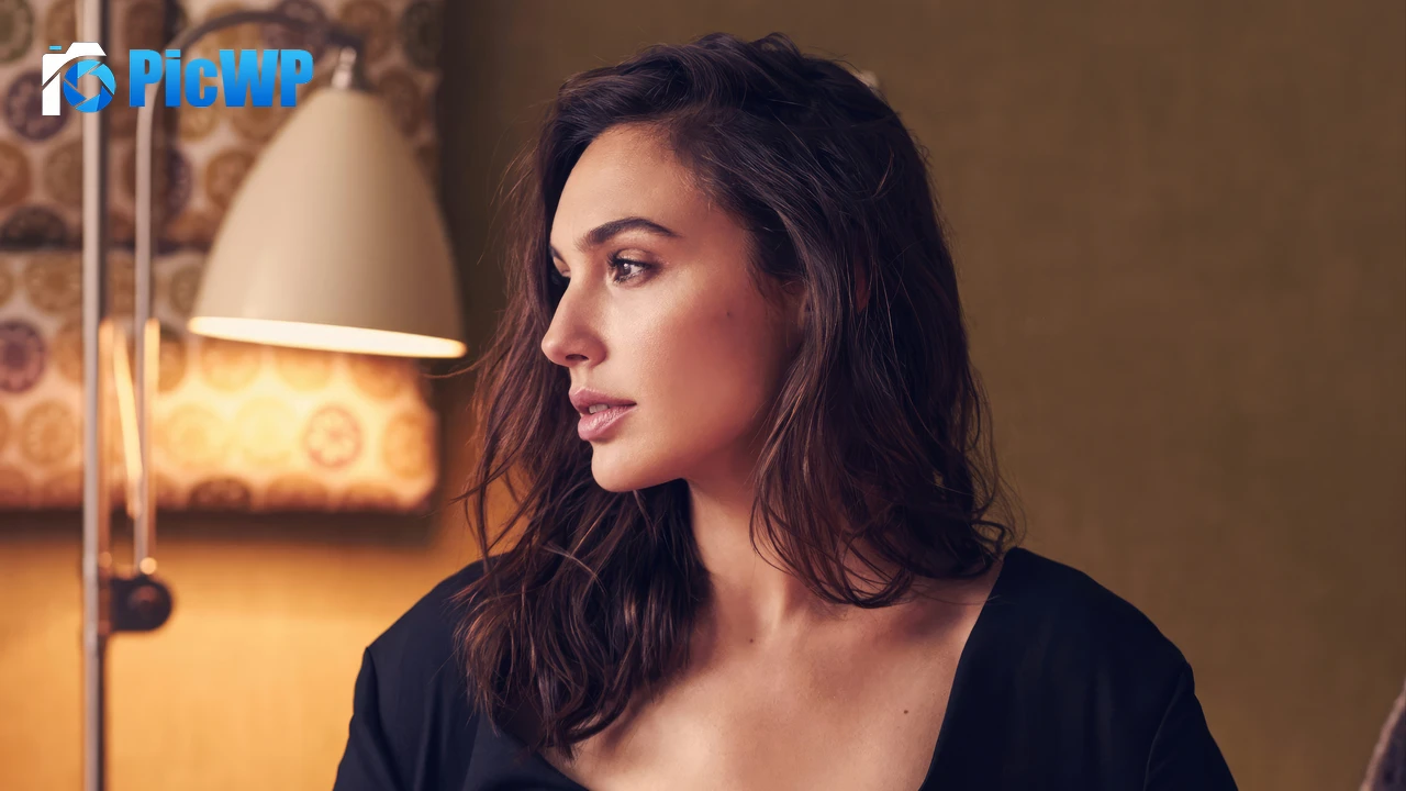 Gal Gadot Vogue 4K PC Wallpaper