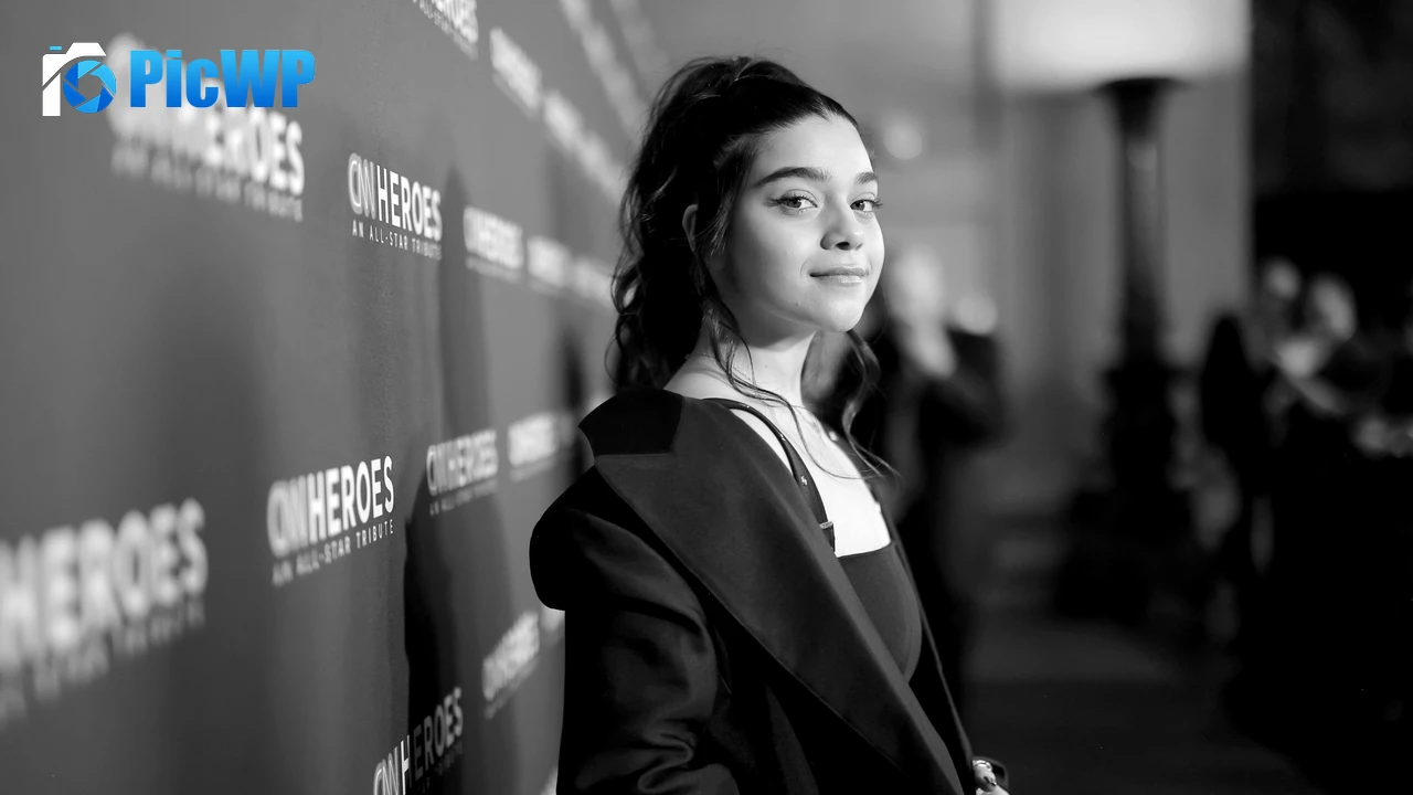 Iman Vellani Monochrome 4K PC Wallpaper