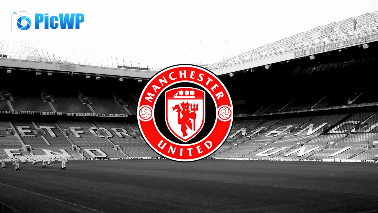Manchester United Monochrome background 4K PC Wallpaper