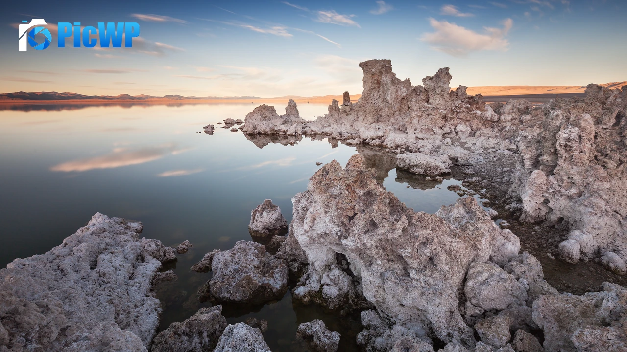 Mono Lake Rocky shore 4K PC Wallpaper