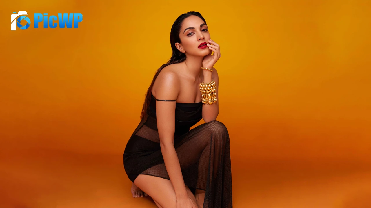 Kiara Advani Hot in Black dress 6K PC Wallpaper