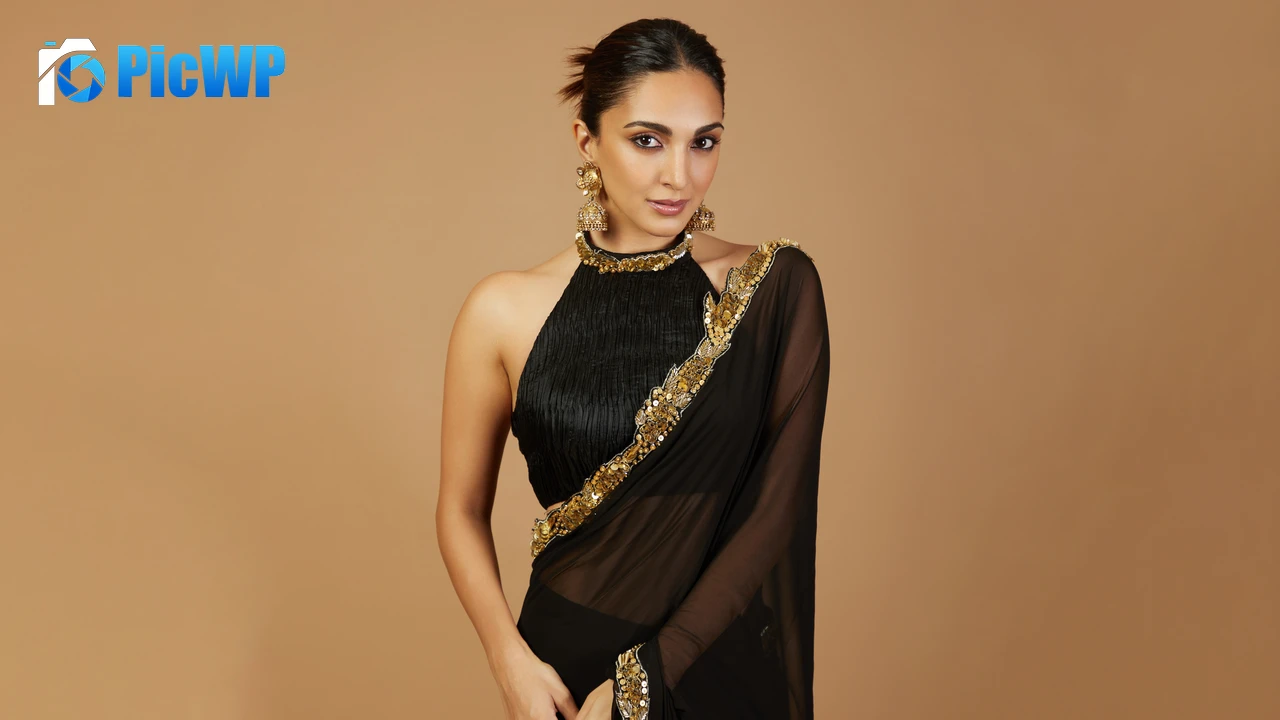 Kiara Advani Saree 8K PC Wallpaper