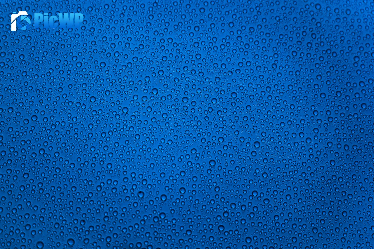 Water droplets Blue background 4K PC Wallpaper