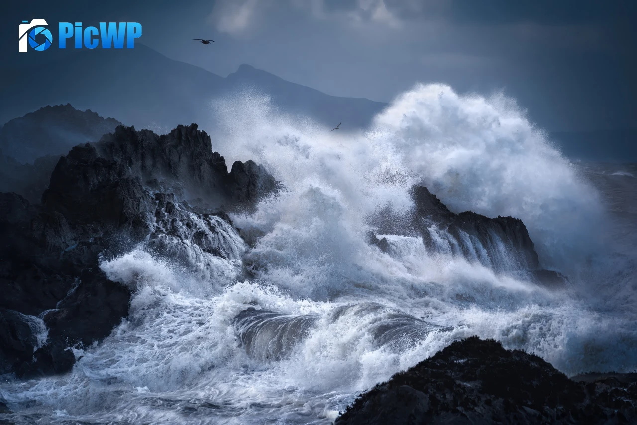 Stormy Waves 6K PC Wallpaper
