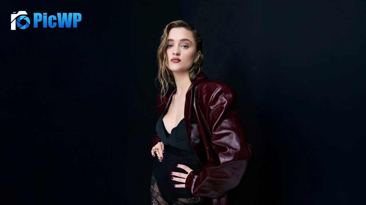 Lizzy Greene Dark background 6K PC Wallpaper
