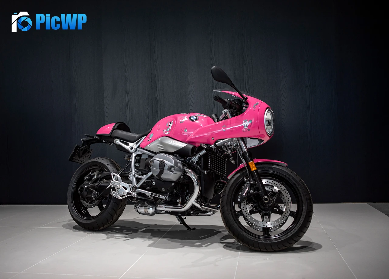 BMW R nineT Racer voor Think Pink 2022 4K PC Wallpaper