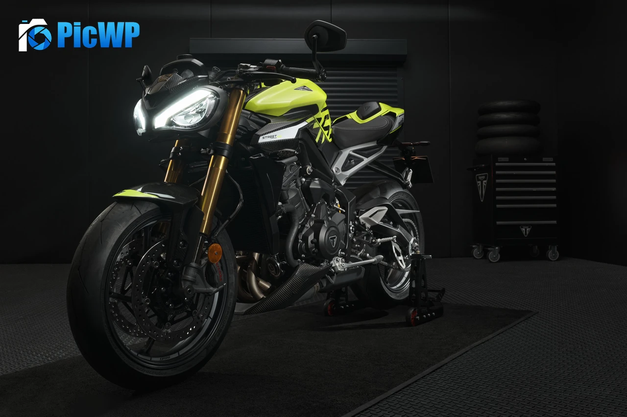 Triumph Street Triple 765 Moto2 Edition 2022 4K PC Wallpaper