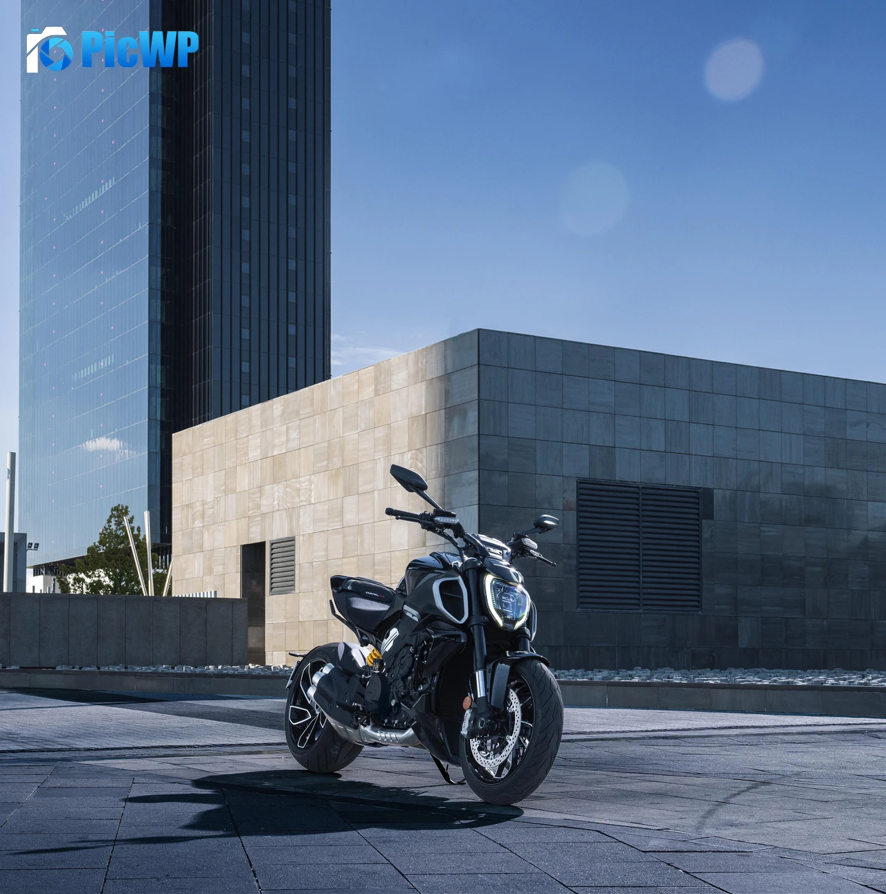 Ducati Diavel V4 Sport cruiser 6K Mobile Wallpaper
