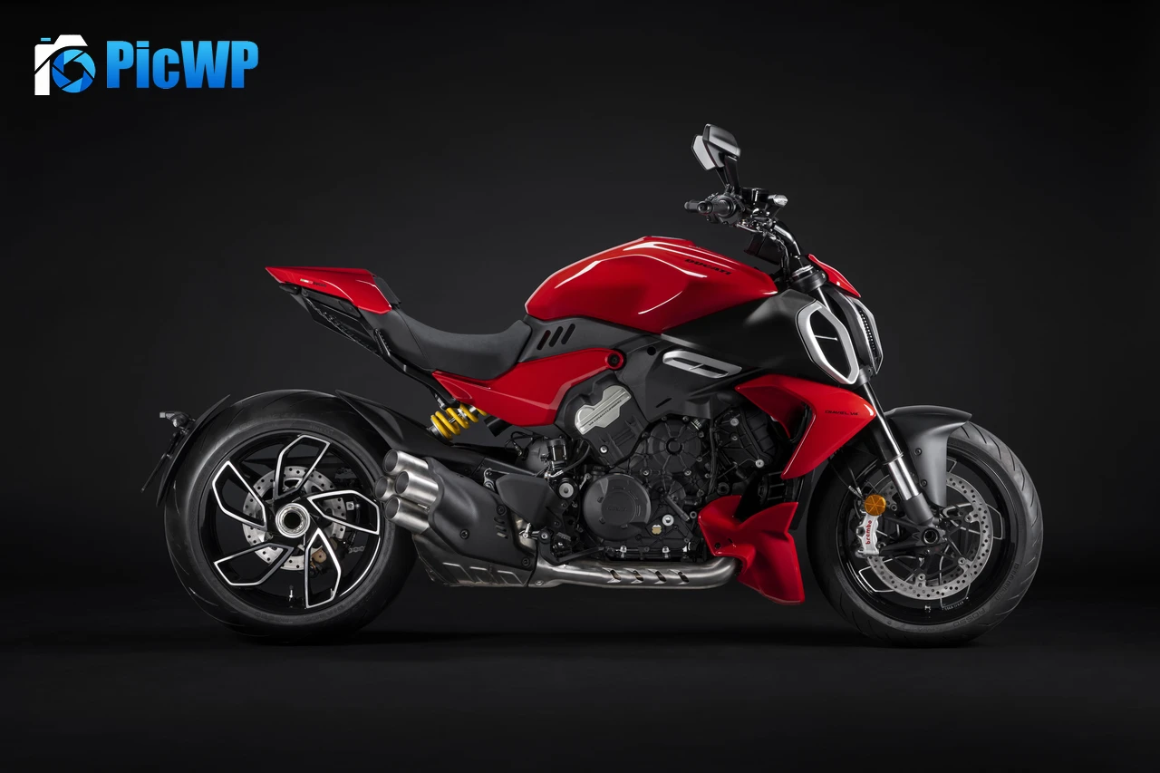 Ducati Diavel V4 9K PC Wallpaper