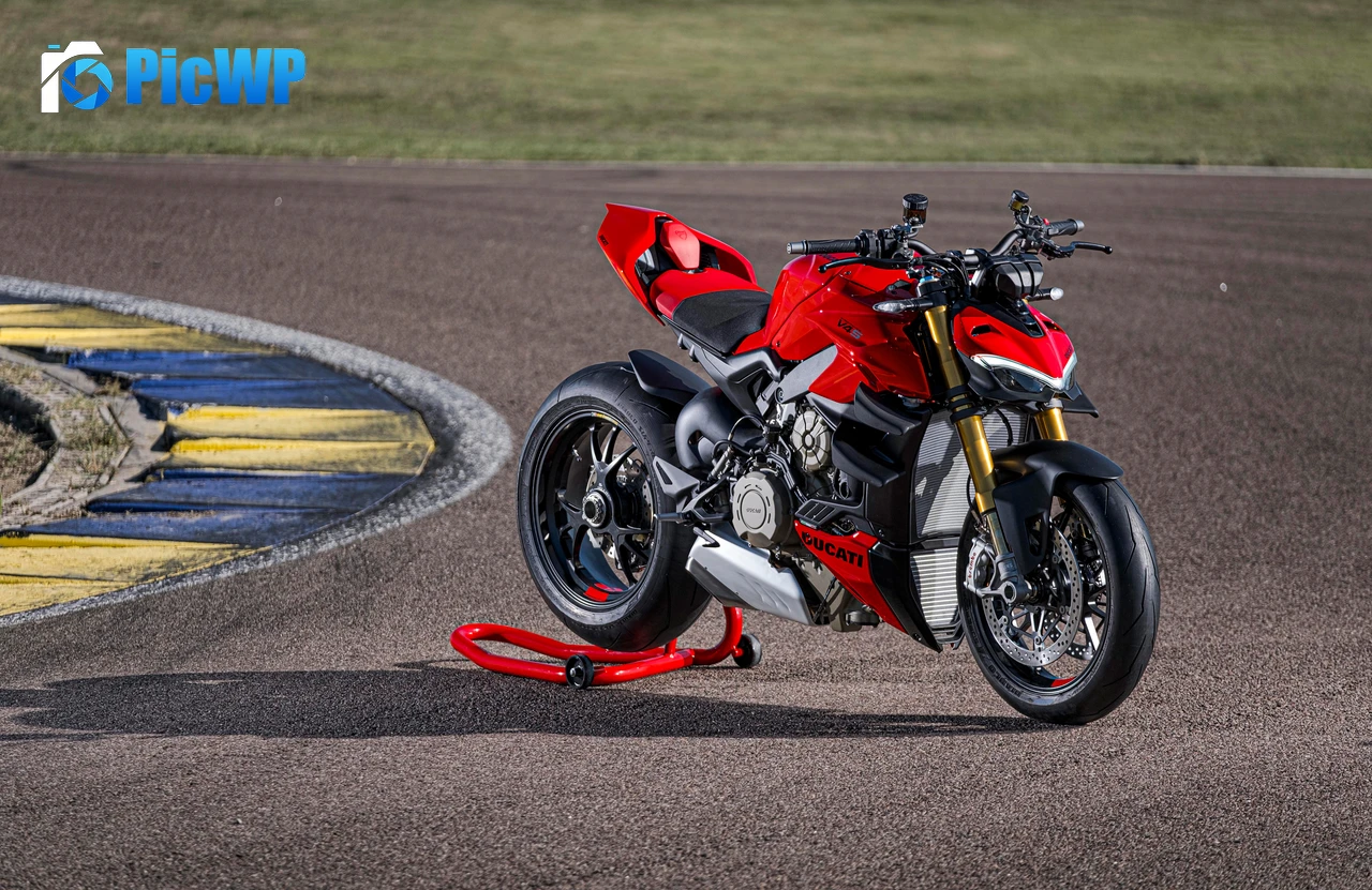 Ducati Streetfighter V4 S Sports bikes 7K PC Wallpaper