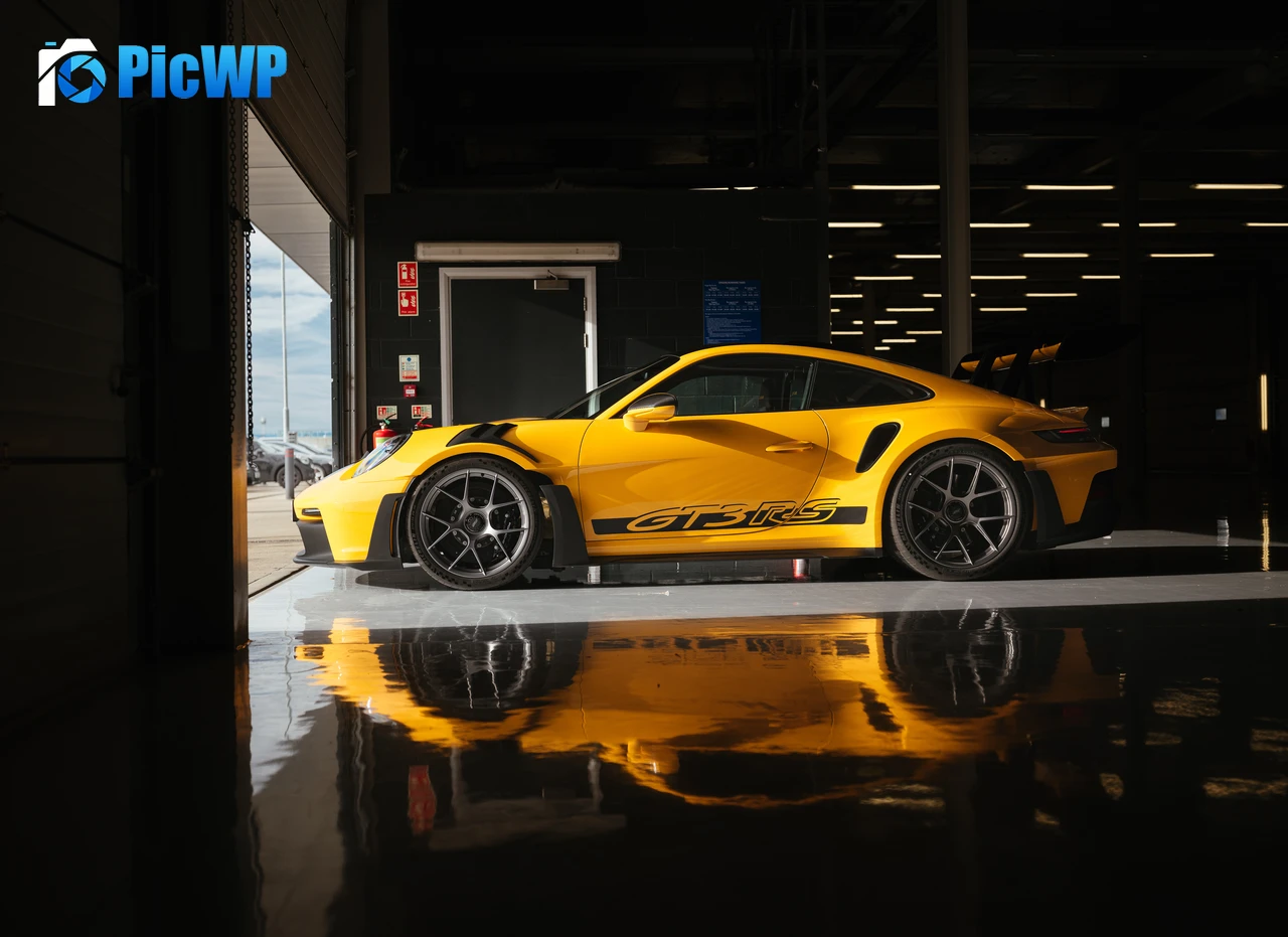 Porsche 911 GT3 RS Weissach package 8K PC Wallpaper