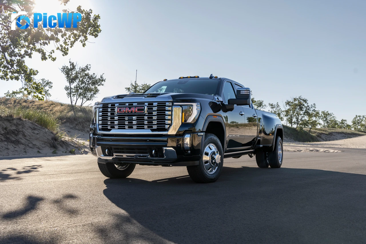 GMC Sierra 3500 HD Denali Crew Cab 2024 4K PC Wallpaper