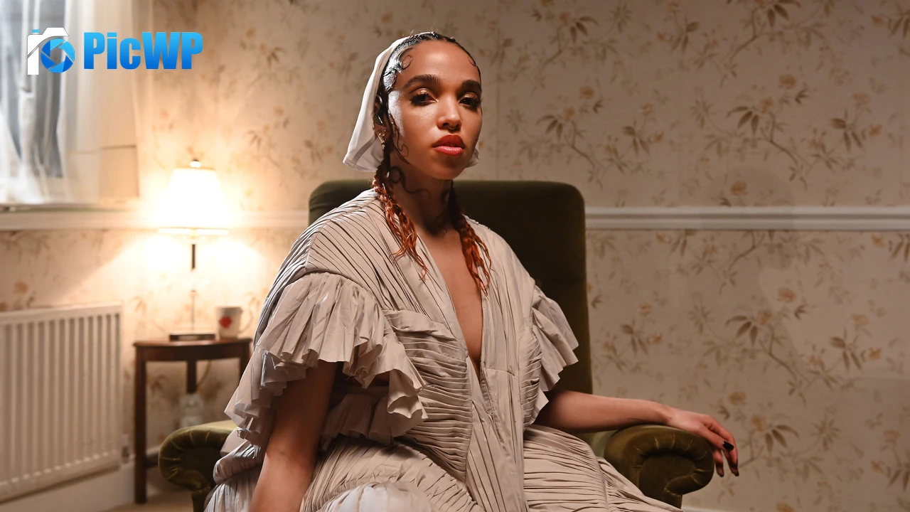 FKA twigs 6K PC Wallpaper