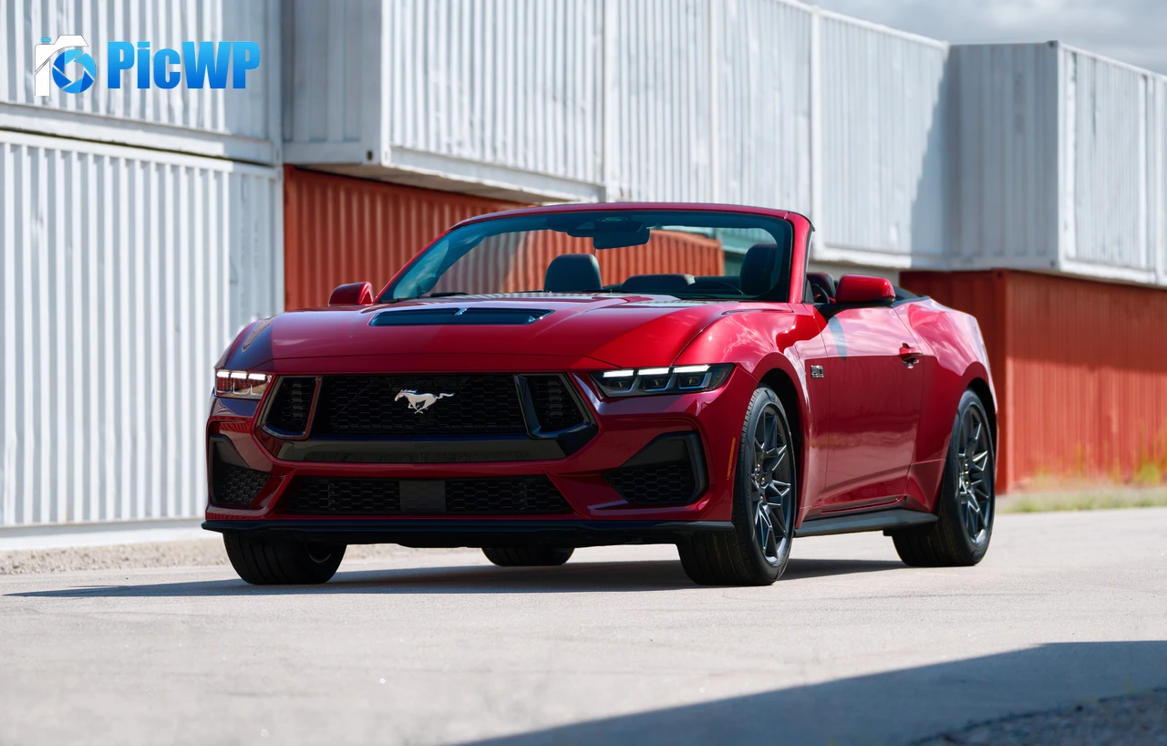 Ford Mustang GT Convertible 8K PC Wallpaper
