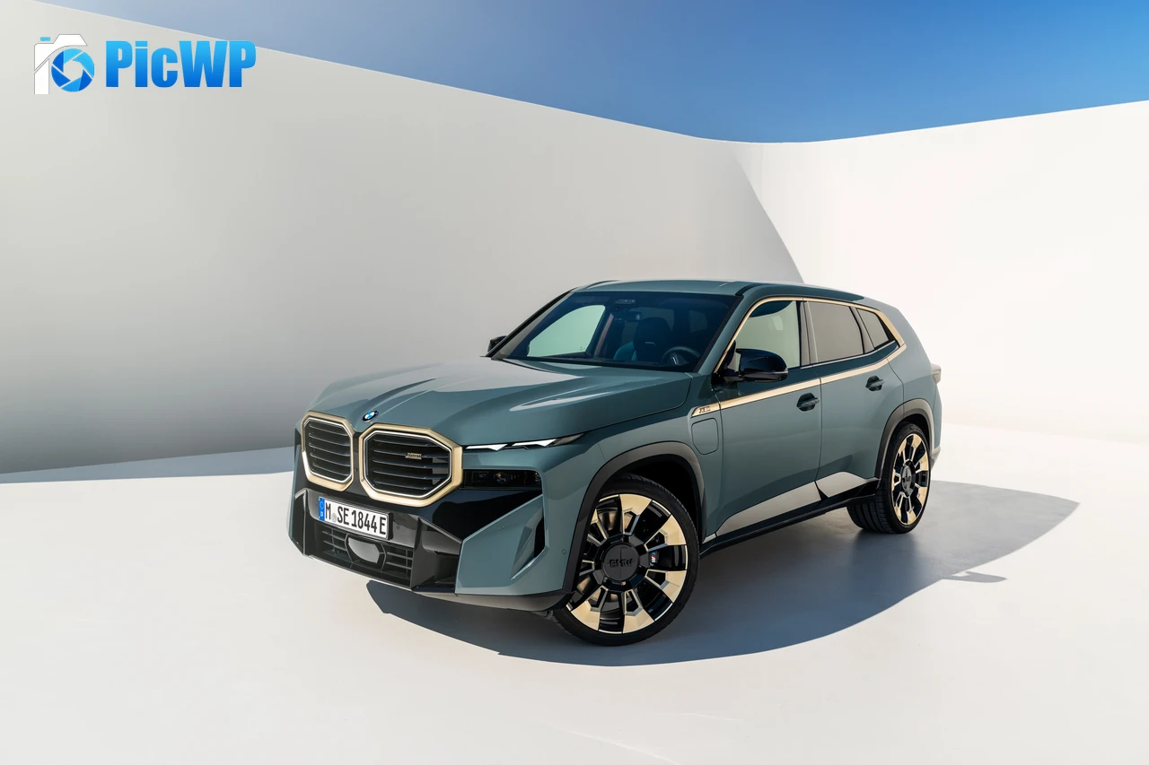 BMW XM Super SUV 8K PC Wallpaper