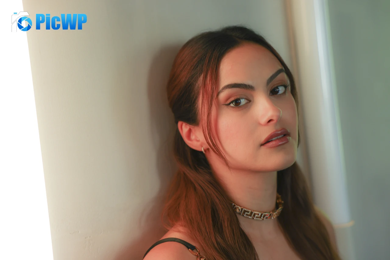 Camila Mendes Hollywood 4K PC Wallpaper