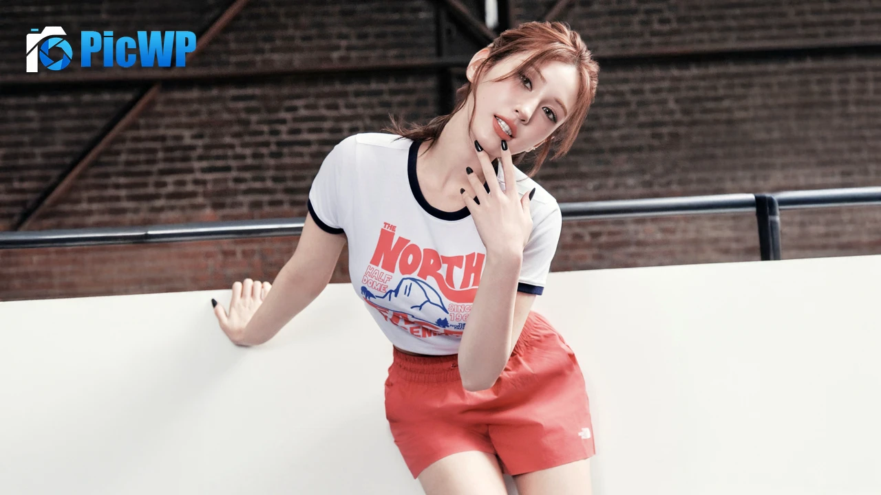 Jeon Somi 6K PC Wallpaper