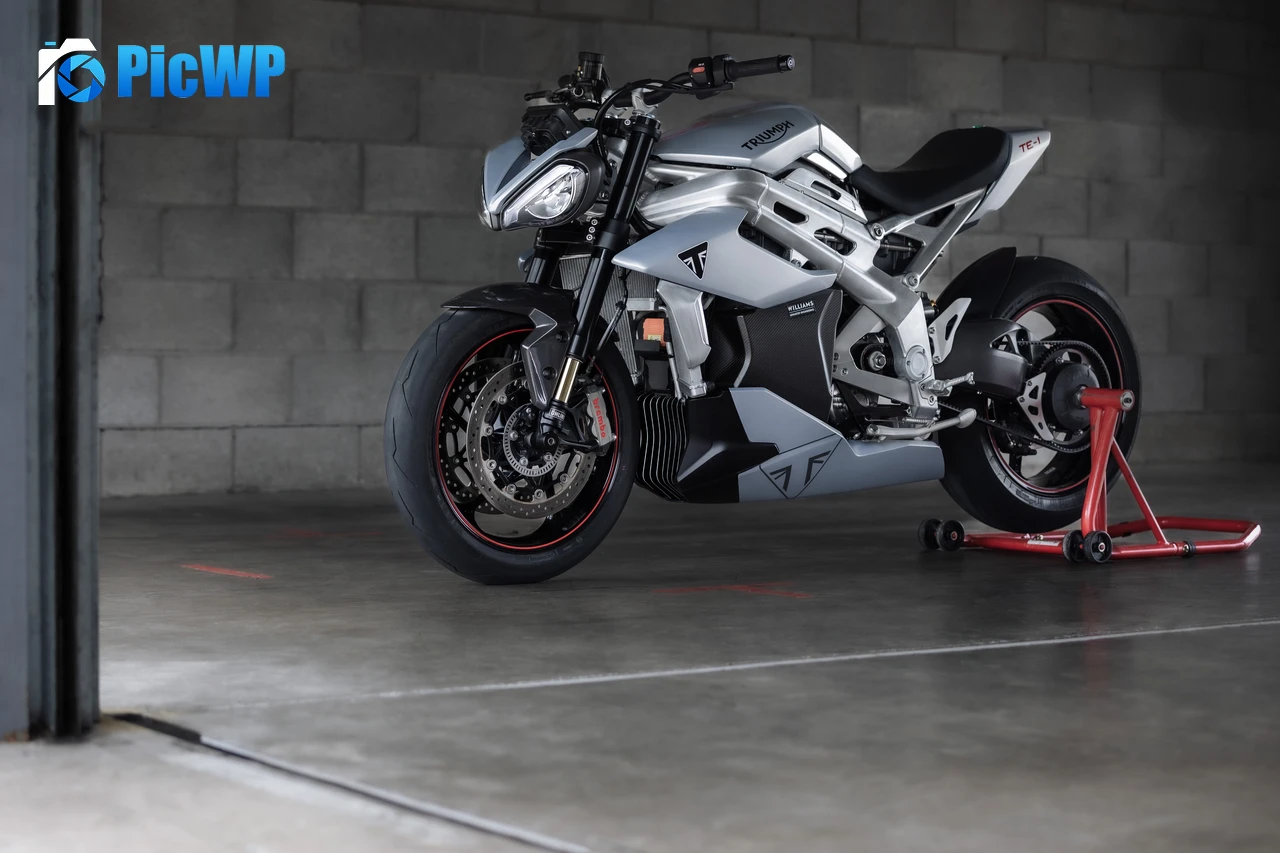 Triumph Project TE-1 Electric bikes 7K PC Wallpaper