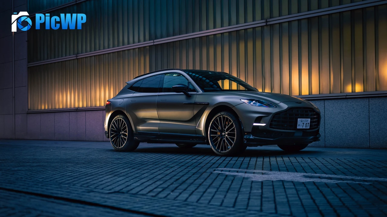Aston Martin DBX707 2022 8K PC Wallpaper