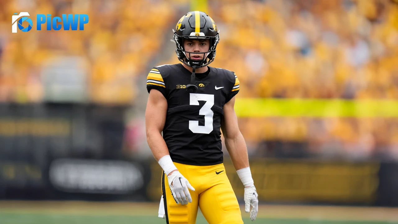 Cooper DeJean Jersey 3 6K PC Wallpaper