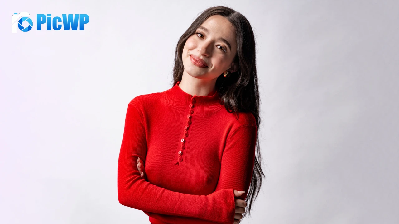 Mikey Madison 8K PC Wallpaper
