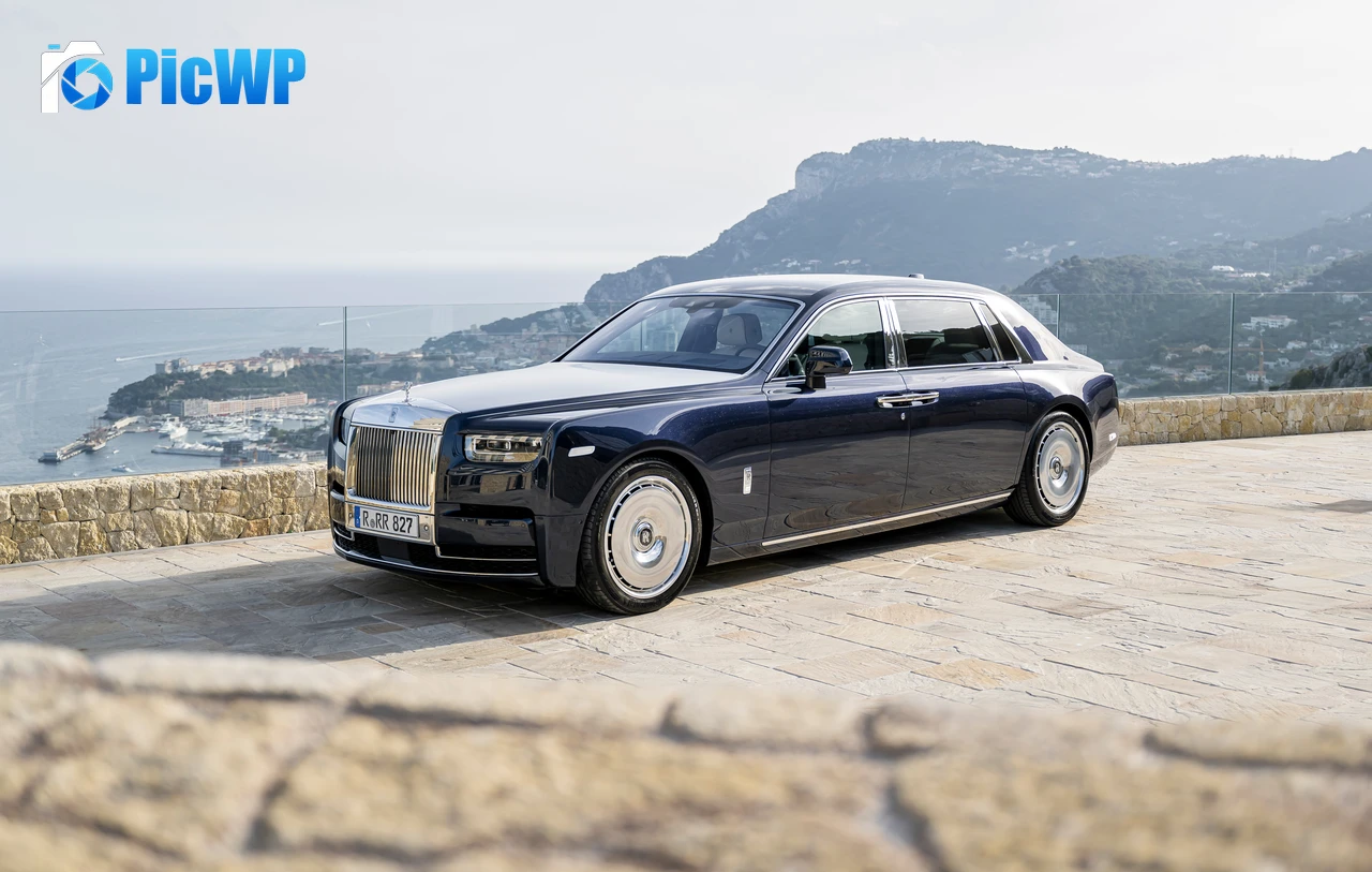 Rolls-Royce Phantom EWB 2022 8K PC Wallpaper