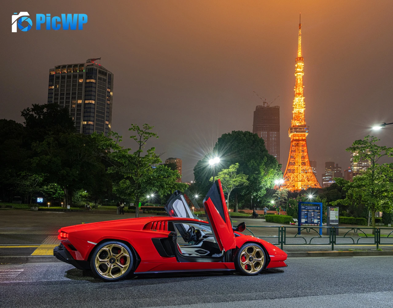 Lamborghini Countach LPI 800-4 Tokyo Tower 4K PC Wallpaper